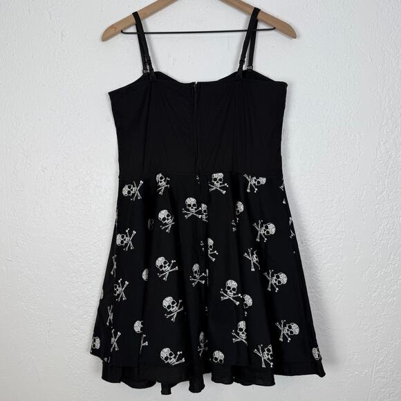 Rock Steady Skull Crossbones Pin-Up Dress Goth Emo NWT Size XL - Picture 2 of 4